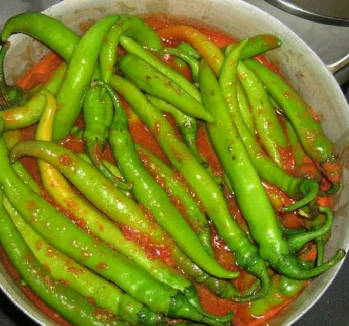 Горький перец в томатном соке на зиму