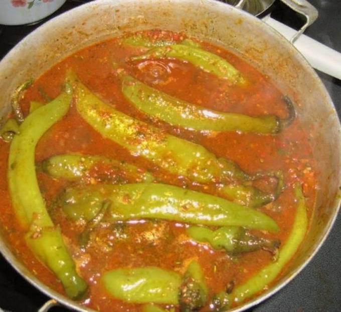 Горький перец в томатном соке на зиму