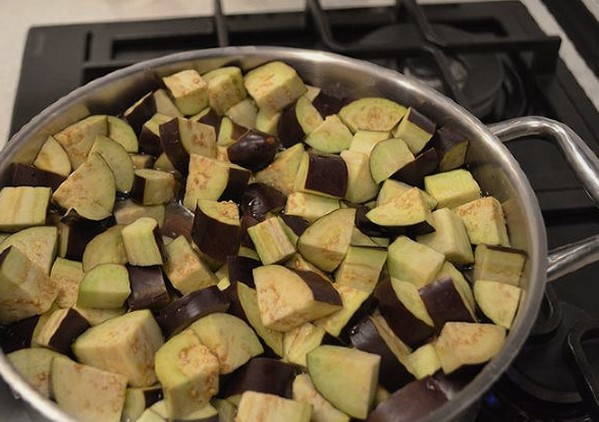 Баклажаны на зиму с чесноком и зеленью