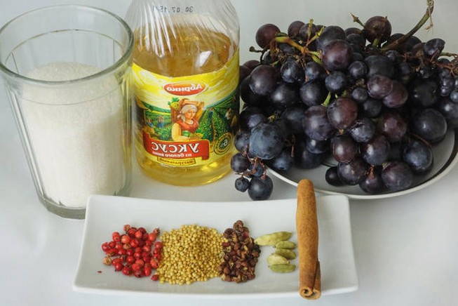 Маринованный виноград с горчицей