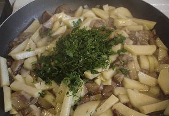 Подосиновики жареные с картошкой и сметаной Подосиновики жареные с картошкой и сметаной