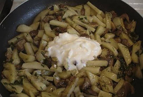 Подосиновики жареные с картошкой и сметаной Подосиновики жареные с картошкой и сметаной