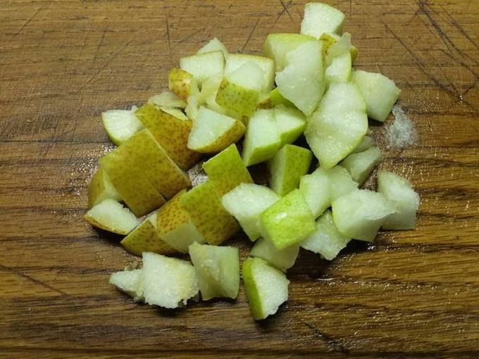 Самая простая шарлотка с грушами в духовке