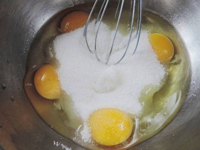 Самая простая шарлотка с грушами в духовке