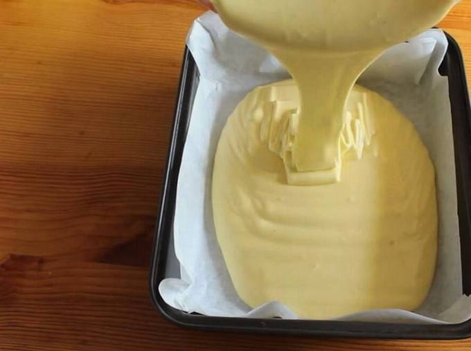 Самая простая шарлотка с грушами в духовке