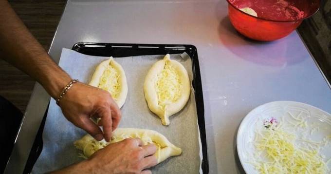 Хачапури по-аджарски в домашних условиях