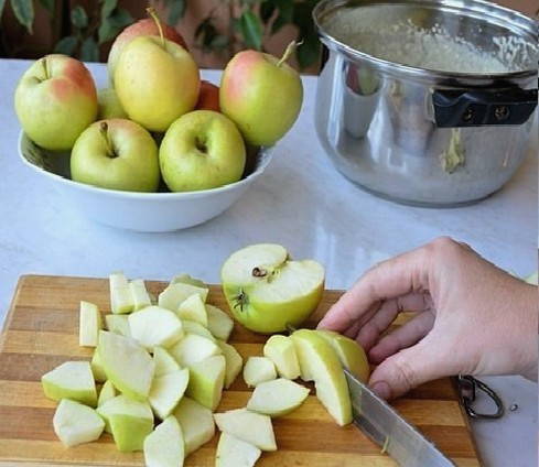 Манник на ряженке с яблоками