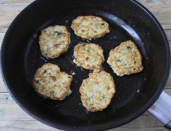 Лепешки из кабачков с сыром на сковороде