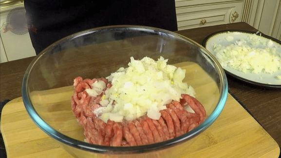 Гнезда с фаршем и сыром на сковороде Гнезда с фаршем и сыром на сковороде
