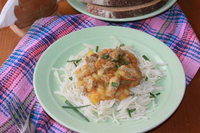 Гуляш из свинины с картошкой