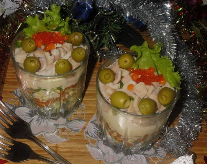 Салат с кальмарами, морковью и яйцом