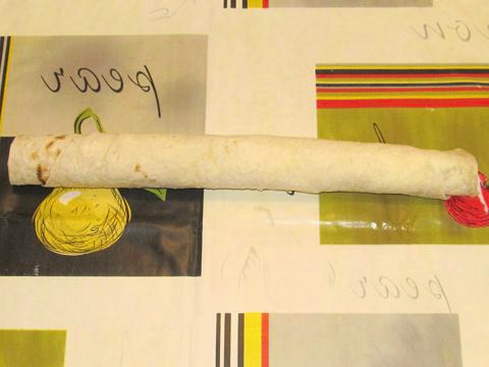 Рулет из лаваша с красной рыбой, сливочным сыром и огурцом Рулет из лаваша с красной рыбой, сливочным сыром и огурцом