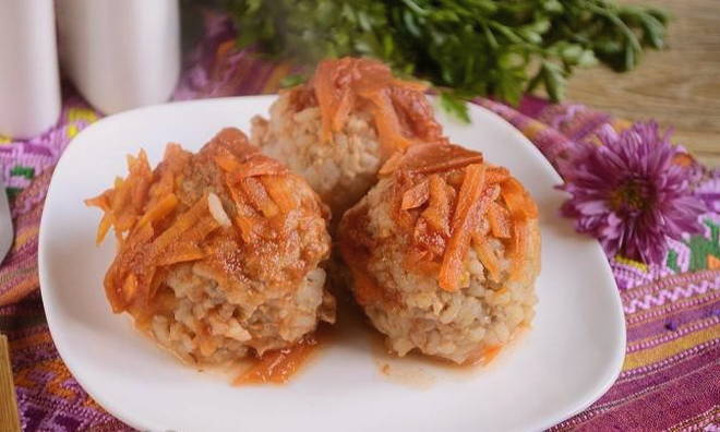 Мясные ежики с рисом в кастрюле