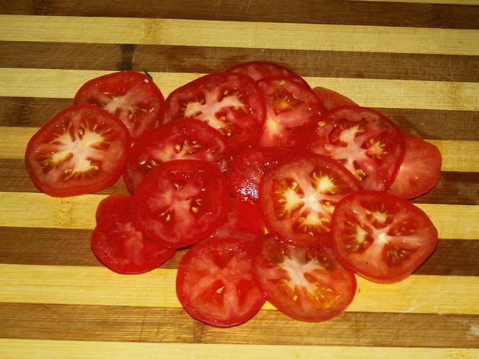 Шаурма в лаваше с курицей, помидорами и огурцами