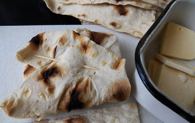 ПП лаваш с помидорами, яйцом и сыром на сковороде