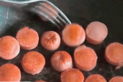 Сосиски в лаваше с яйцом и сыром на сковороде Сосиски в лаваше с яйцом и сыром на сковороде