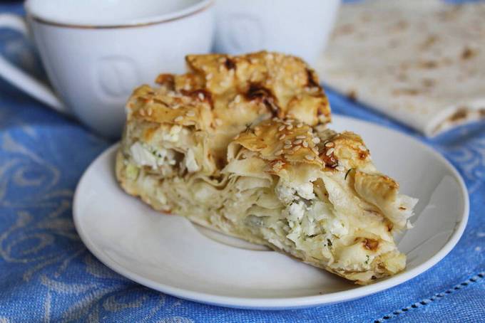 Улитка из лаваша с творогом и сыром