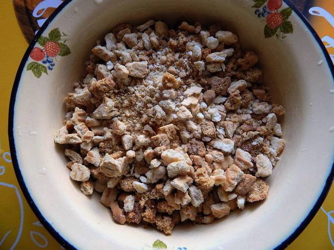 Торт из крошки печенья без выпечки со сгущенкой Торт из крошки печенья без выпечки со сгущенкой