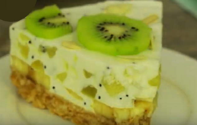 Торт из печенья с творогом, фруктами и желатином без выпечки Торт из печенья с творогом, фруктами и желатином без выпечки