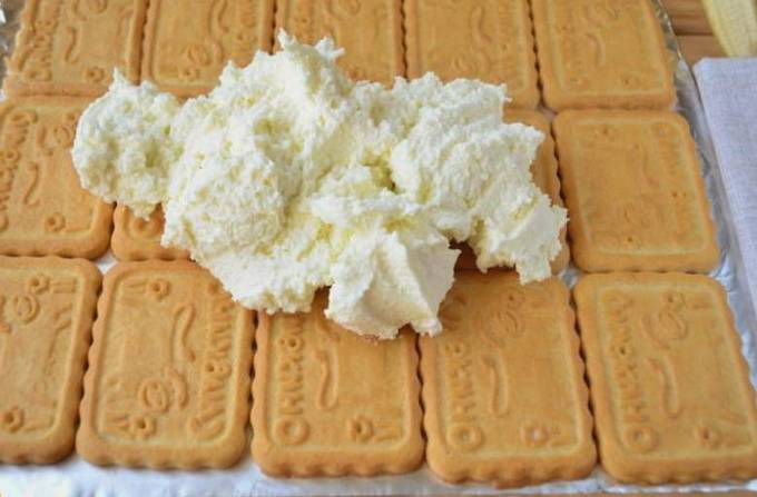Торт из печенья без выпечки с творогом и бананом Торт из печенья без выпечки с творогом и бананом