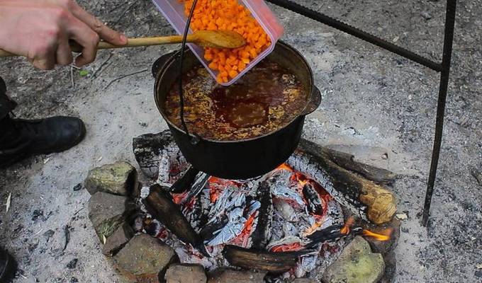 Лагман из баранины на костре в казане