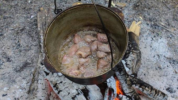 Лагман из баранины на костре в казане