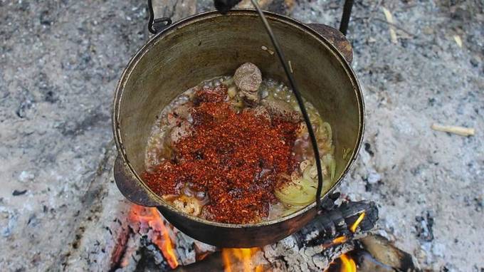 Лагман из баранины на костре в казане