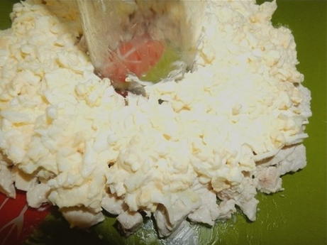 Малахитовый салат с курицей и киви