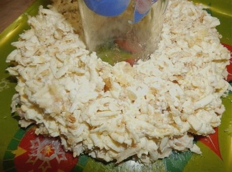 Малахитовый салат с курицей и киви