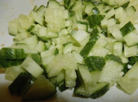 Малахитовый салат с курицей и киви