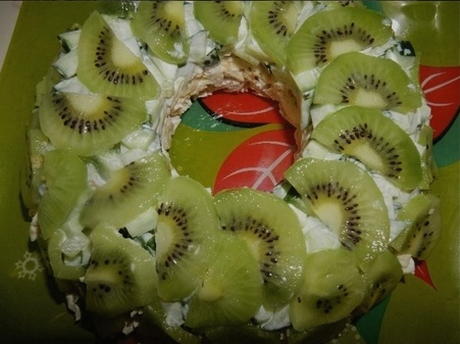 Малахитовый салат с курицей и киви