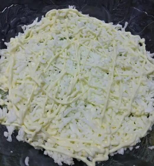 Салат с курицей, киви, корейской морковью и яблоком Салат с курицей, киви, корейской морковью и яблоком