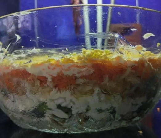 Салат с курицей, киви, корейской морковью и яблоком Салат с курицей, киви, корейской морковью и яблоком