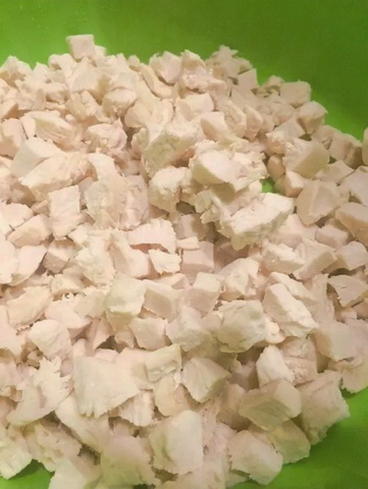 Салат с курицей, грецким орехом, яблоком и сельдереем Салат с курицей, грецким орехом, яблоком и сельдереем