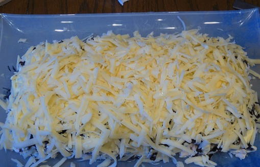 Салат с курицей, корейской морковью и черносливом