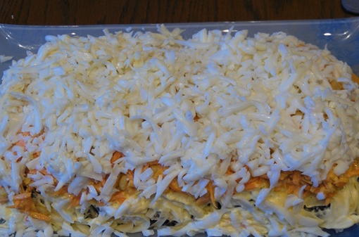 Салат с курицей, корейской морковью и черносливом