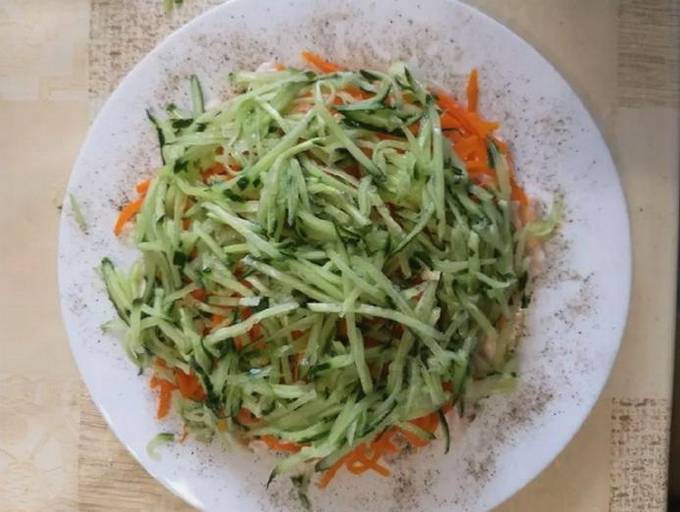 Салат с курицей, корейской морковью и картошкой Салат с курицей, корейской морковью и картошкой