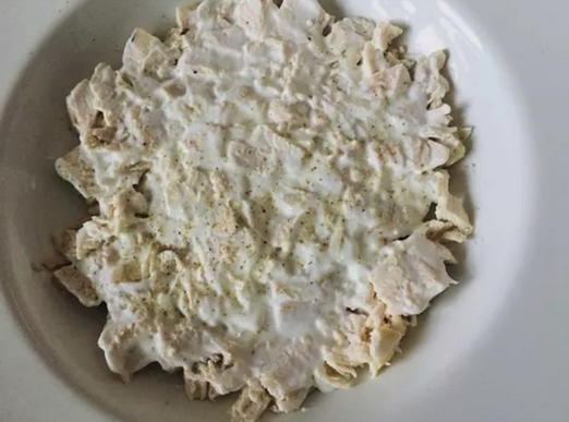 Салат с курицей, огурцом, черносливом и грецкими орехами Салат с курицей, огурцом, черносливом и грецкими орехами