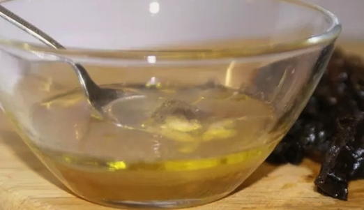 Салат с курицей, огурцом и черносливом