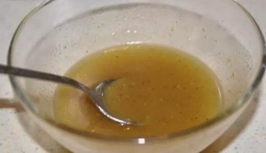 Салат с курицей, огурцом и черносливом