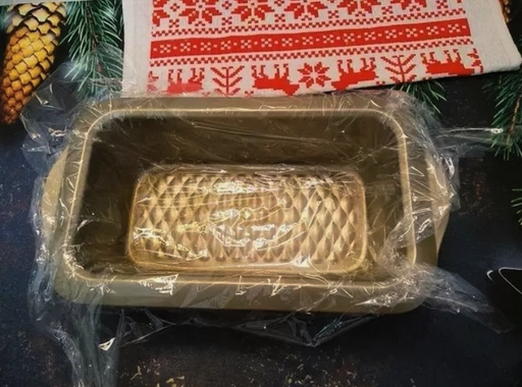 Слоеный салат с курицей, сыром и огурцом