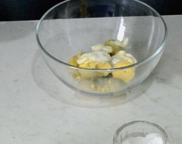 Салат с курицей, сыром, яйцом и картошкой Салат с курицей, сыром, яйцом и картошкой