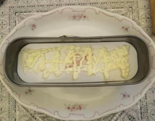 Салат с курицей, сыром, огурцом и черносливом Салат с курицей, сыром, огурцом и черносливом