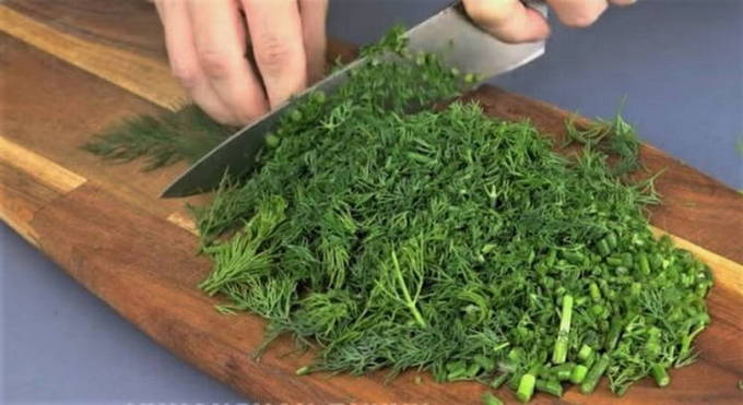 Салат с курицей, сыром, кукурузой и огурцом Салат с курицей, сыром, кукурузой и огурцом