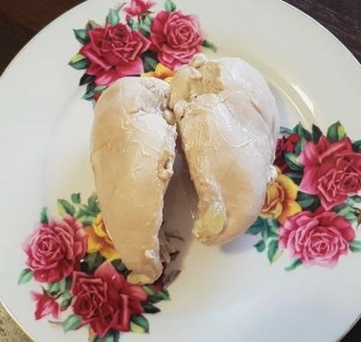 Салат с курицей, сыром, морковью и яблоком Салат с курицей, сыром, морковью и яблоком