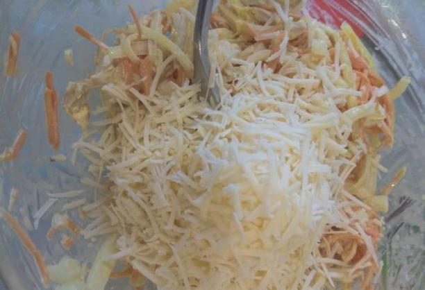 Салат с курицей, сыром и корейской морковью Салат с курицей, сыром и корейской морковью
