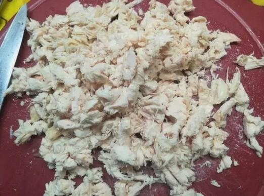 Салат с курицей, сыром, огурцом и ветчиной Салат с курицей, сыром, огурцом и ветчиной