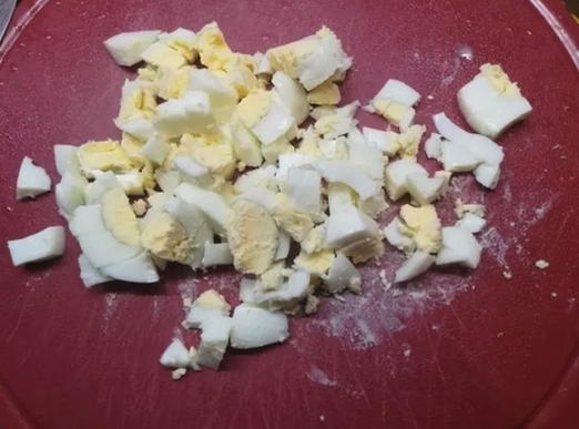 Салат с курицей, сыром, огурцом и ветчиной Салат с курицей, сыром, огурцом и ветчиной