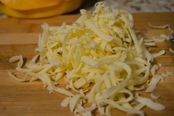 Салат с курицей, сыром, яйцом и корейском морковью