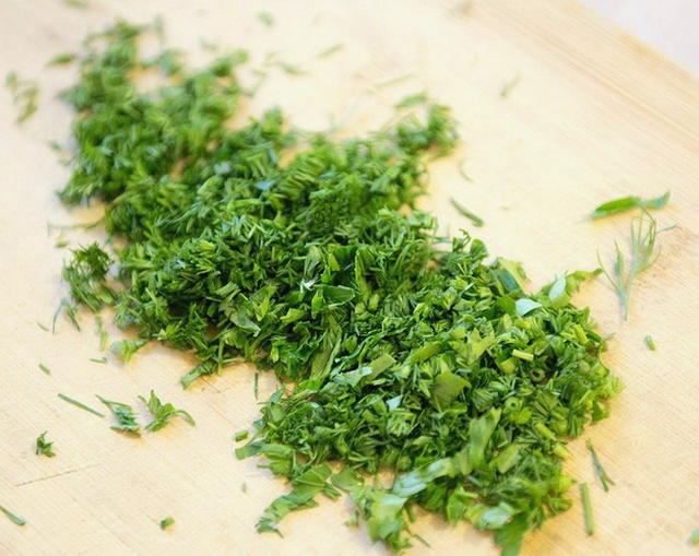 Салат Обжорка с курицей, соленым огурцом, морковью и луком Салат Обжорка с курицей, соленым огурцом, морковью и луком